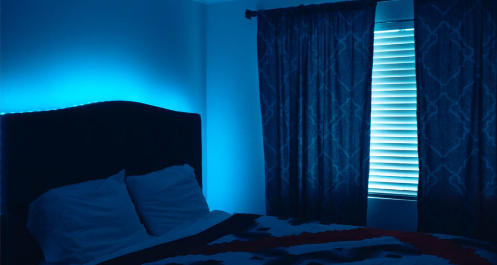 Schlafzimmer mit entspannendem Licht